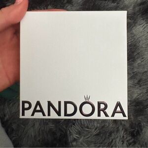 Pandora Celestial Heart Clasp Bangle
14k gold plating